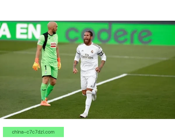 东京绿茵致敬拉莫斯揭幕赠球衣